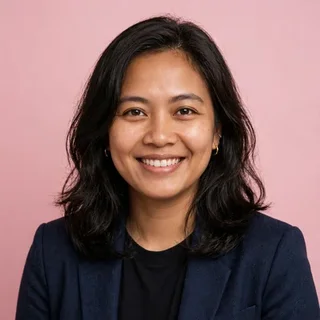 Sinta Wijaya, Mobile App Analyst, the reviewer who personally tested Kucing Pink on real phones